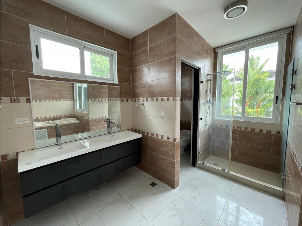 SE VENDE CASA EN ALTOS DE PANAMÁ PH HORIZONTES CON TERRAZA Y PATIO — foto 5
