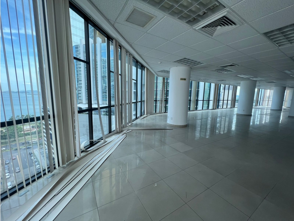 SE ALQUILA OFICINA EN TORRE PLAZA BANCO GENERAL CON VISTA AL MAR