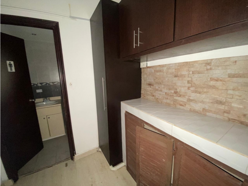 LOCAL COMERCIAL PLANTA ALTA / GALERIAS MARBELLA PLAZA / 90M - 5