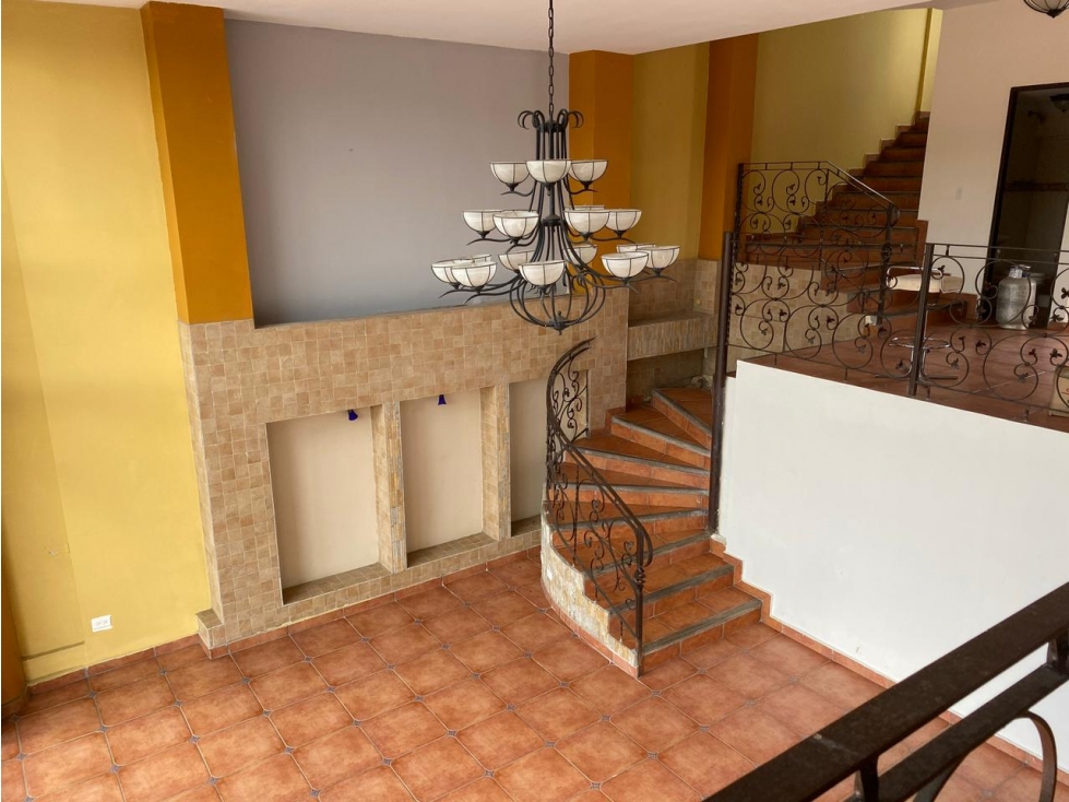 VILLA DE LAS FUENTES / 473M / 2 NIVELES / JACUZZI / 5 HABITAC — foto 2