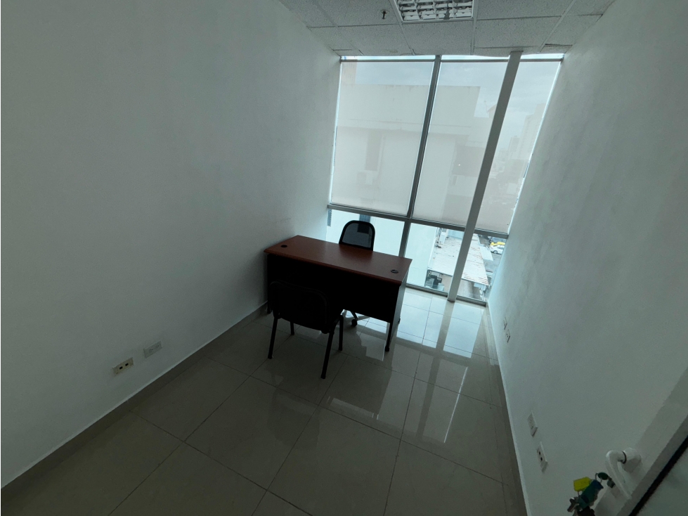 EL CARMEN / PLAZA KORINTHO / 9M / PISO MEDIO / FRENTE A VIA / AMOBLADO — foto 2