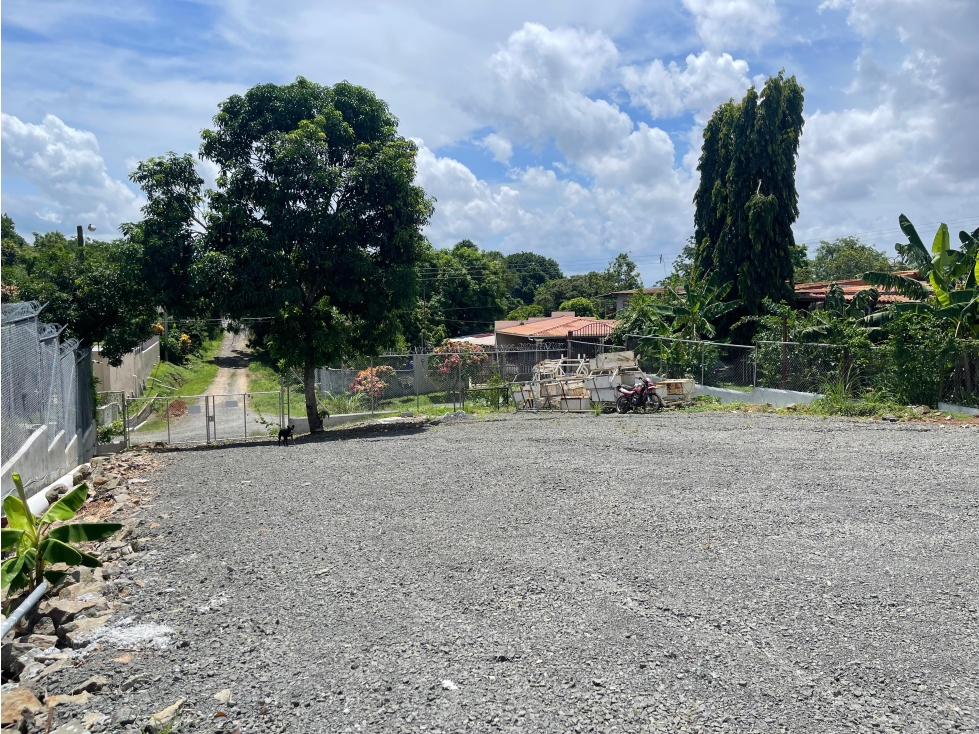 TERRENO / CHORRERA / 1800M / PLANO / SOBRE VIA ASFALTADA / INVERSIÓN - 4
