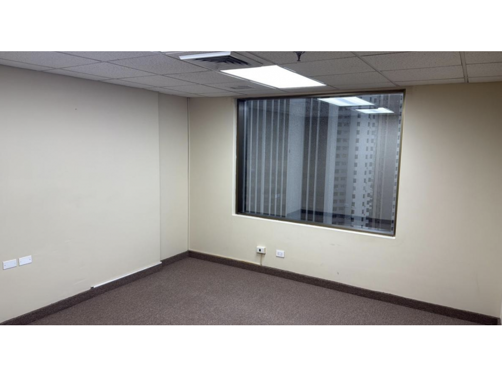 SE VENDE OFICINA MARBELLA WORLD TRADE CENTER 109M 1 BAÑO DIVISIONES