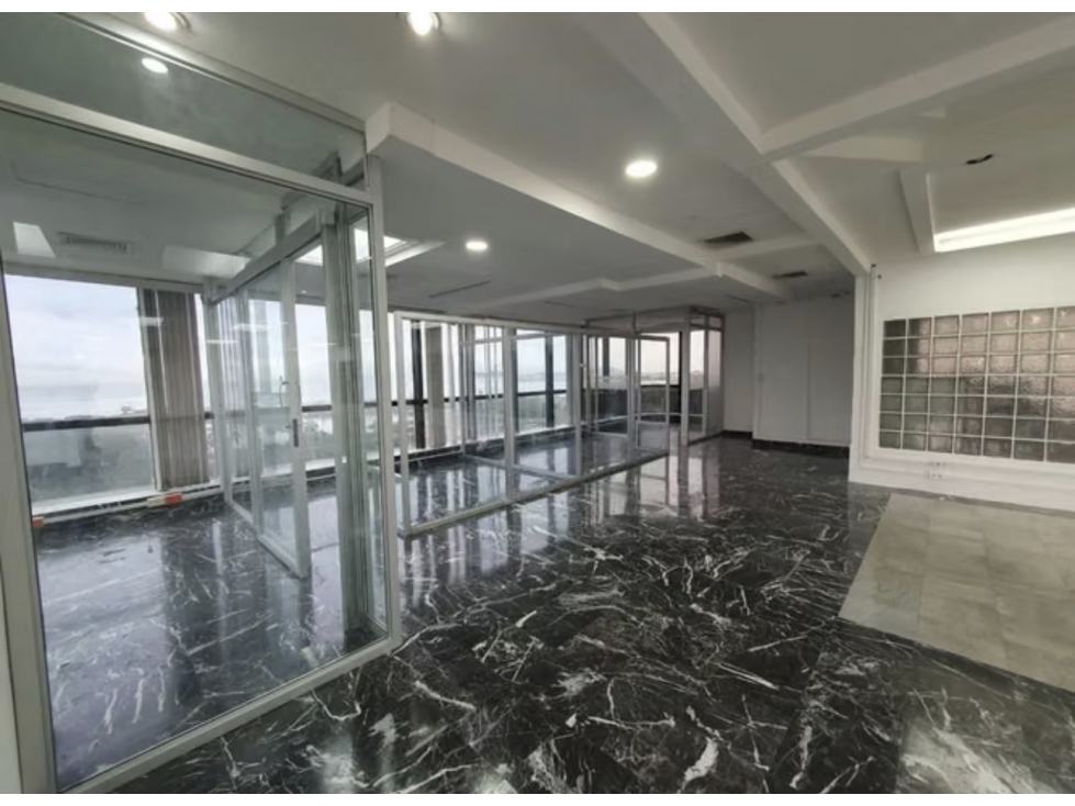 SE VENDE OFICINA AVE. BALBOA TORRE BAC 616M DIVISIONES PARA INVERSION