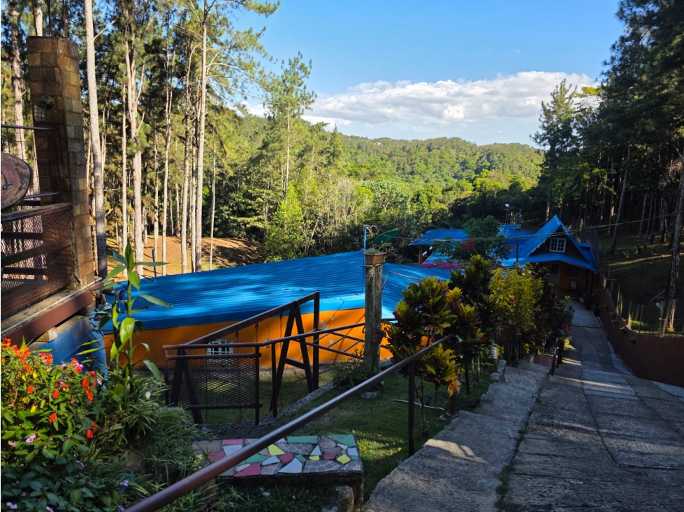 SE VENDE TERRENO CON 2 CABAÑAS Y 1 CASA EN ALTOS DE CERRO AZUL 1998M - 6
