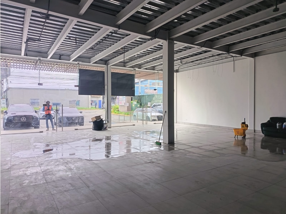 PLAZA DEL ESTE CENTER / LLANO BONITO / 550M / GALERA CON LOCAL - 3