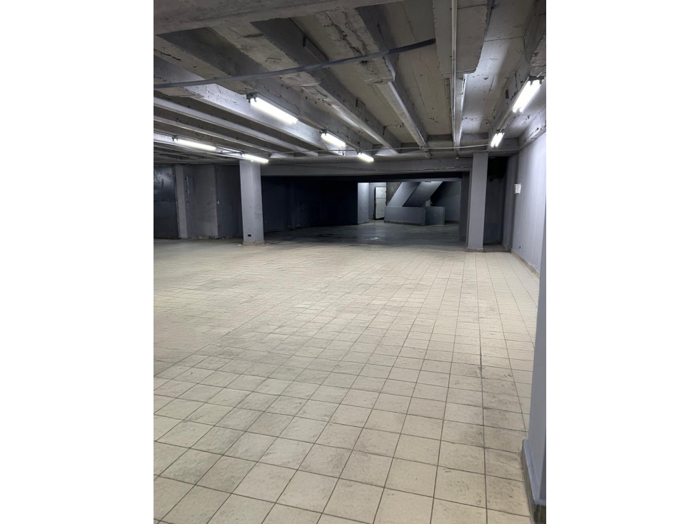 BODEGA / CALIDONIA / 930 M2 / MEZZANINE / OFICINA / ELEVADOR DE CARGA - 5