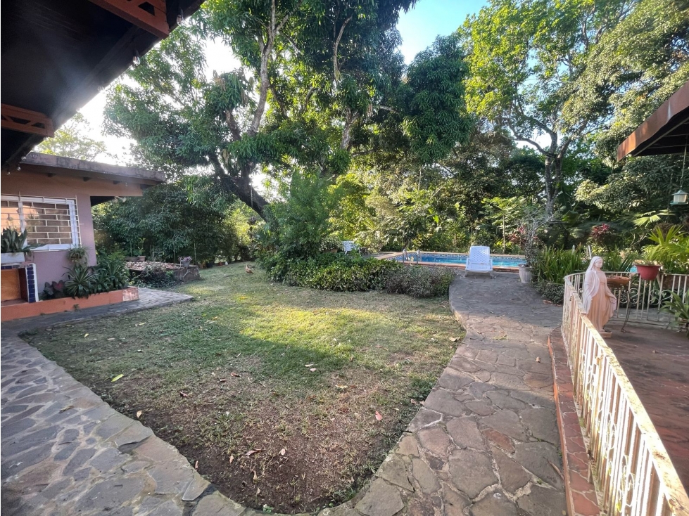 LAS CUMBRES / 3502M2 / 5 HABITACIONES / PISCINA / JARDIN - 4