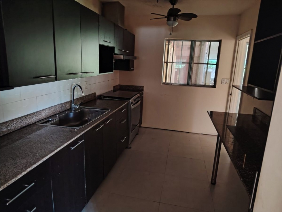 HOWARD / 1300M / 4 HABITACIONES / AMPLIO PATIO / CON PORTON JC — foto 3