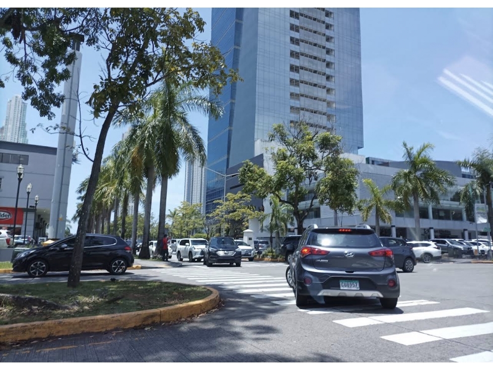 SE ALQUILA LOCAL COMERCIAL EN COSTA DEL ESTE 352M 3 BAÑOS PLANTA BAJA