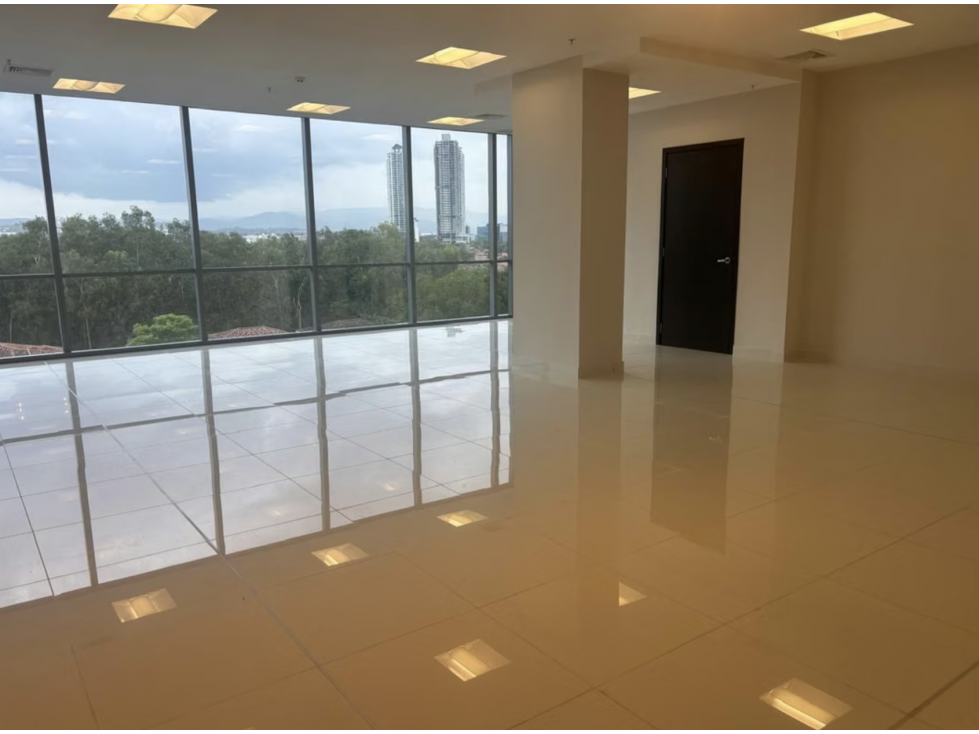 OFICINA / COSTA DEL ESTE / BOULEVARD DEL ESTE / 92M2 / VIA PRINCIPAL