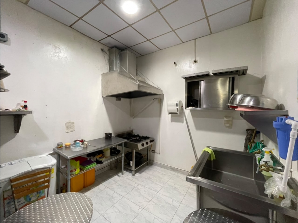 LOCAL / SAN FRANCISCO / 270M / PLANTA BAJA / 2 BAÑOS / OFICINA PRIVADA — foto 4
