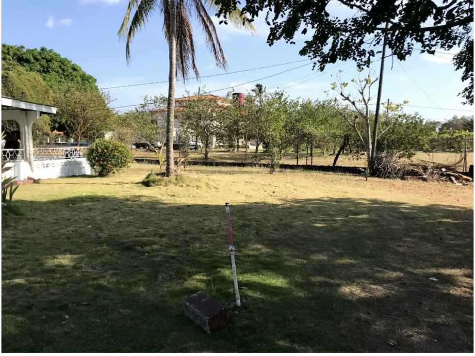 COCLE / PENONOME / 3400 M2 / TERRENO / CON CASA / ZONAS VERDES