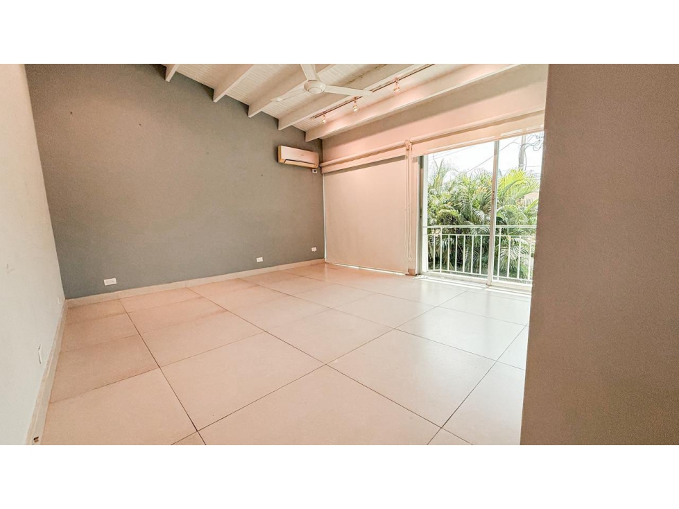 BETANIA / CASA DE 4 NIVELES / 450 m2 / TERRAZA CON PISCINA — foto 2