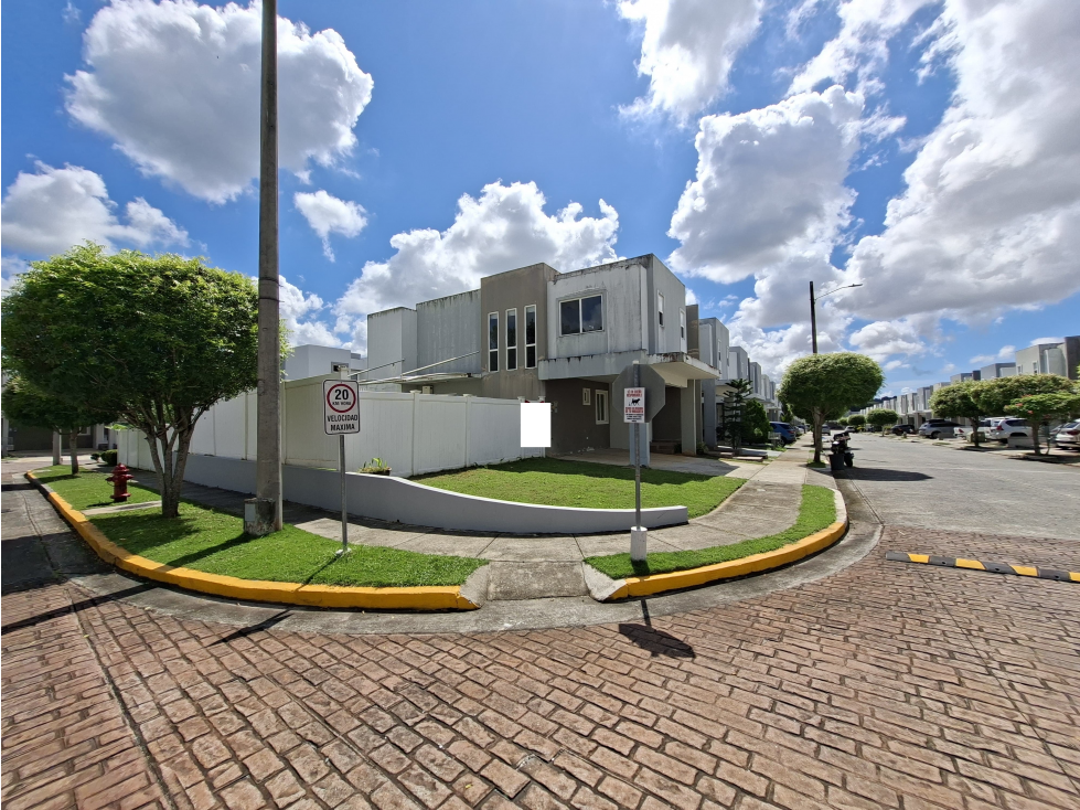 BRISAS DEL GOLF / VICTORIA / 256M / 3 HABITACIONES / PATIO / DUPLEX