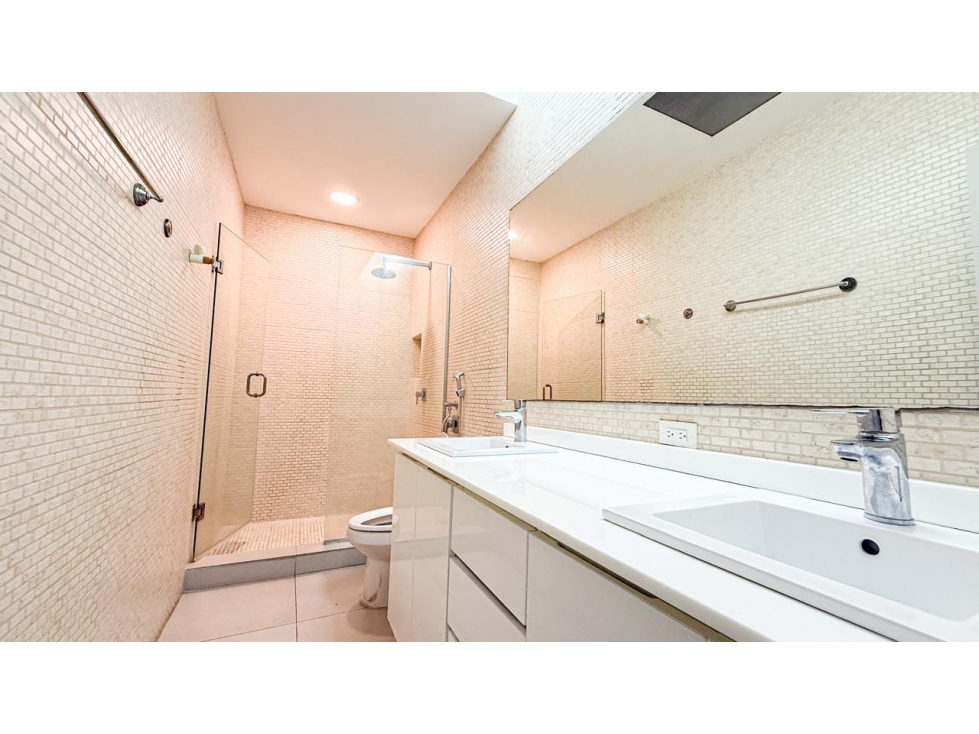 BETANIA / CASA DE 4 NIVELES / 450 m2 / TERRAZA CON PISCINA — foto 4
