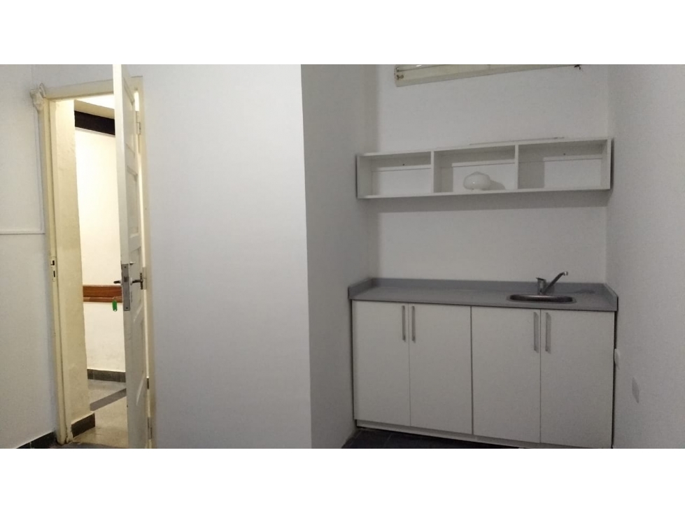 Alquilo Consultorio en la Ex- Clinica de la Mujer - 4
