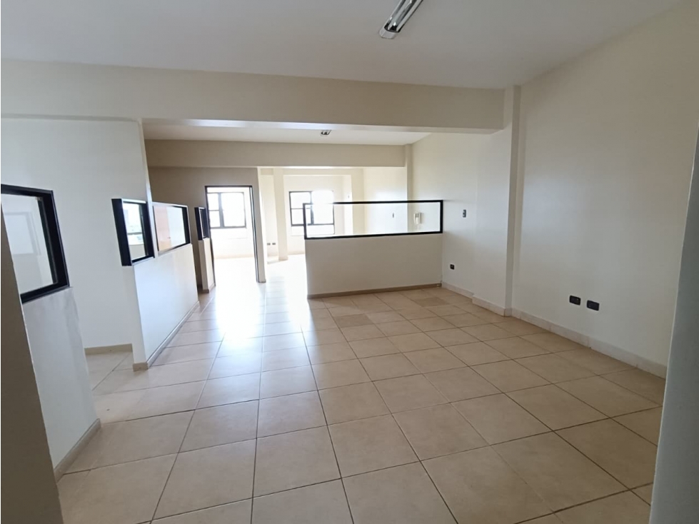 Oficina céntrica de 100 m² con privados en 4° Piso Balcón al frente - 1