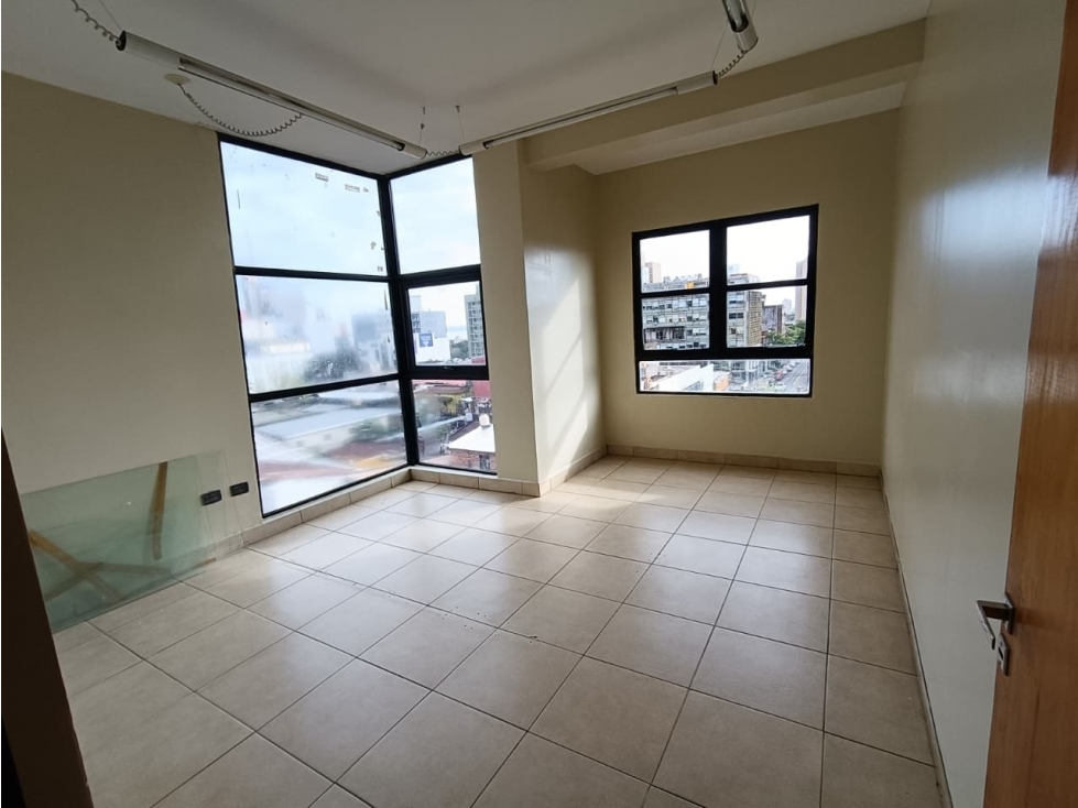 Oficina céntrica de 100 m² con privados en 4° Piso Balcón al frente - 3
