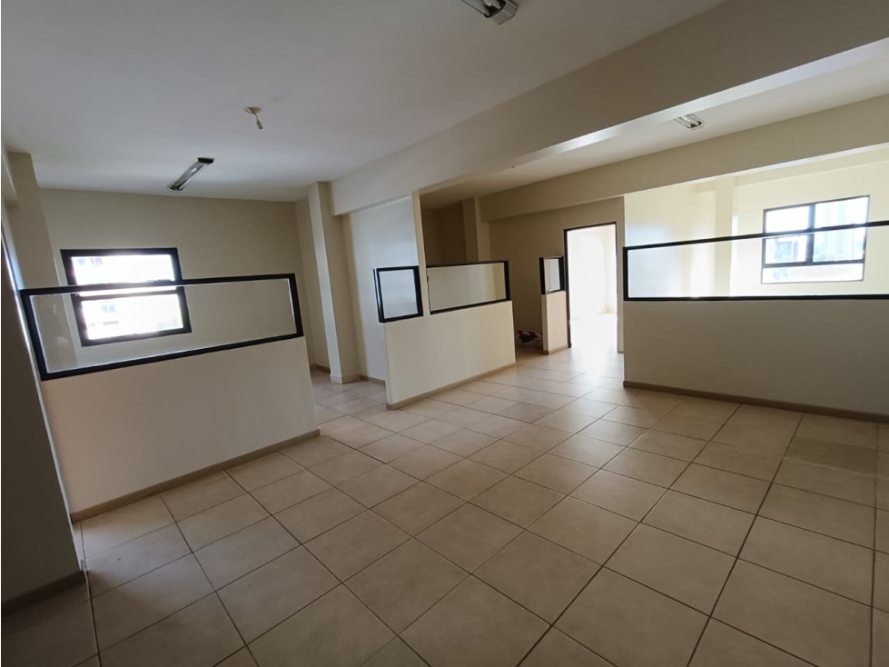 Oficina céntrica de 100 m² con privados en 4° Piso Balcón al frente - 2