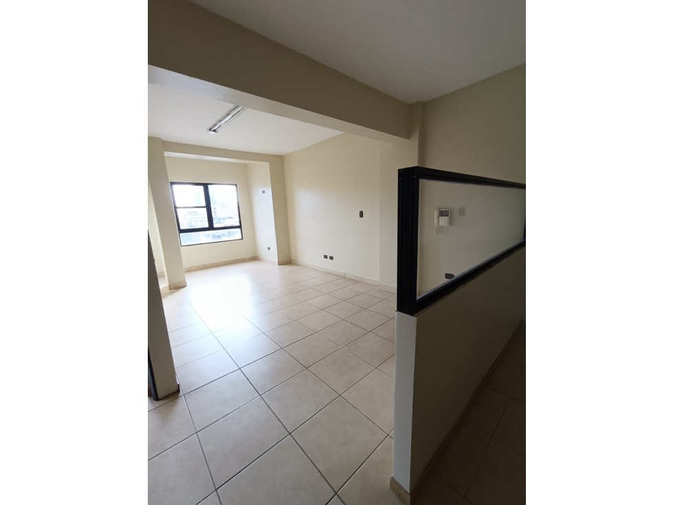 Oficina céntrica de 100 m² con privados en 4° Piso Balcón al frente - 6