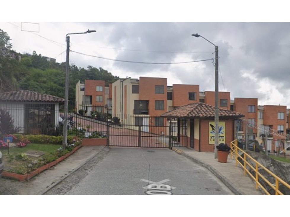 Casa 3 alcobas Conjunto Cerrado Los Rosales Manizales