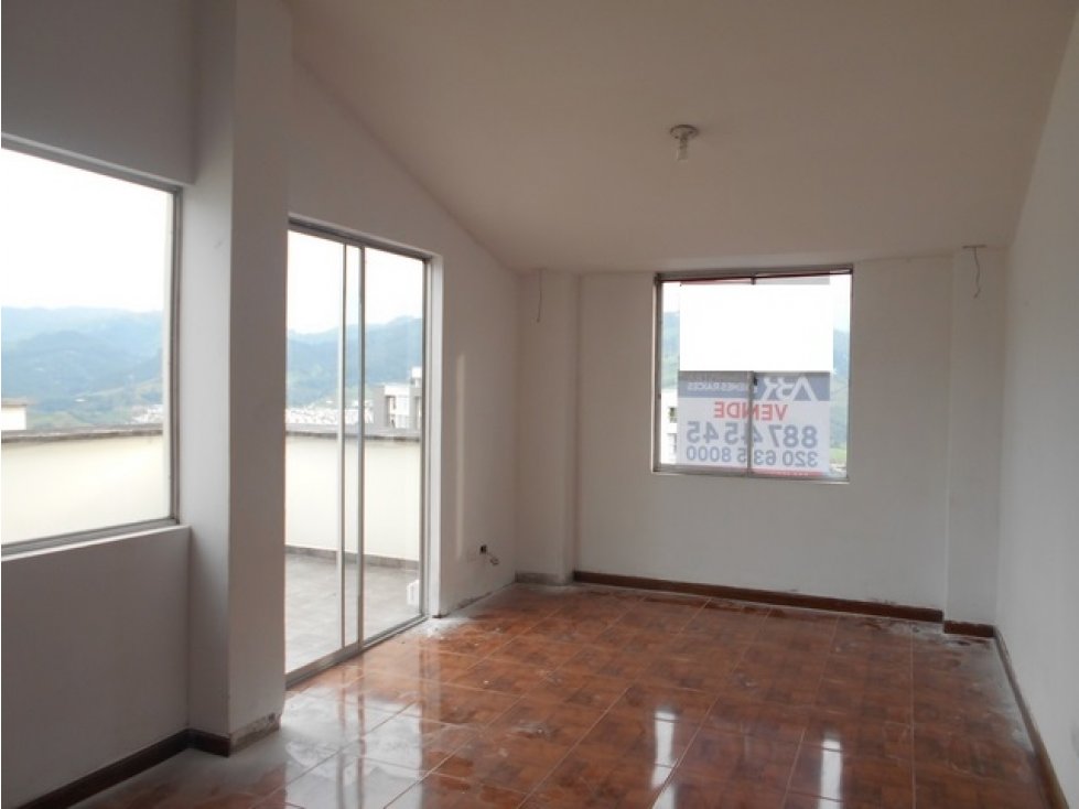 Apartamento 6 alcobas El Trébol Manizales