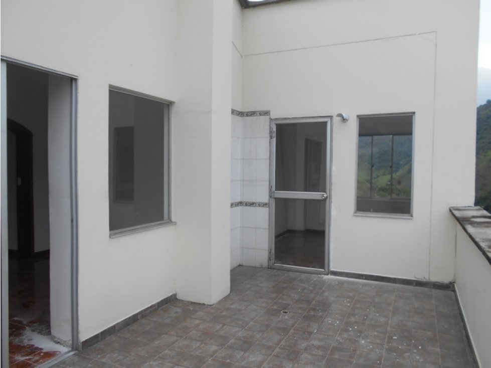 Apartamento 6 alcobas El Trébol Manizales — foto 4