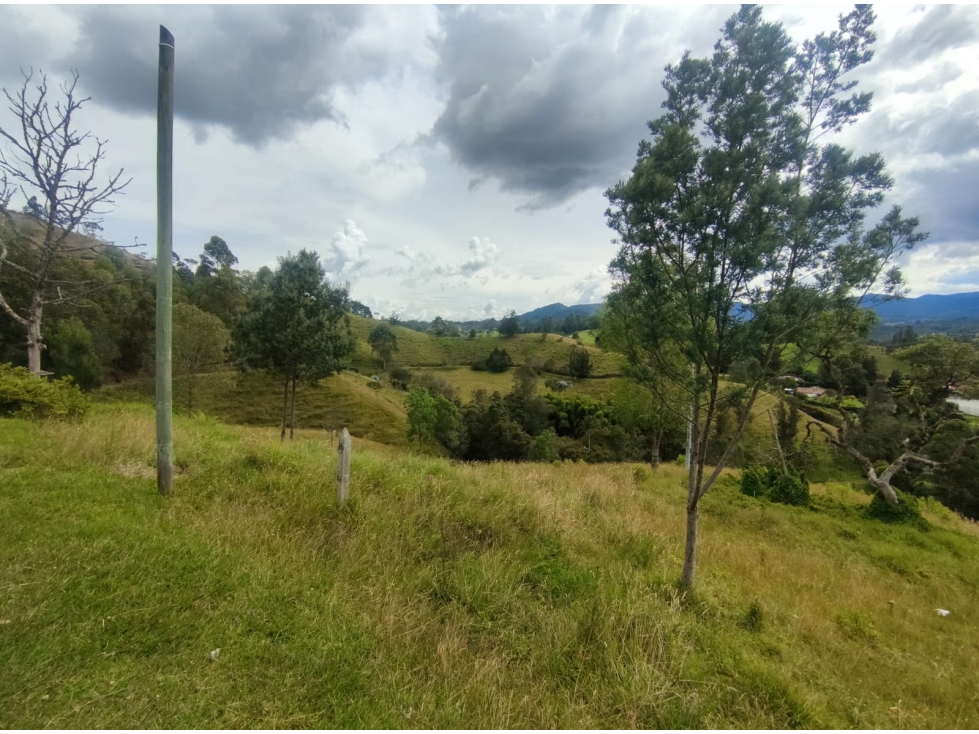 Lote con topografía mixta en venta en El Retiro Vereda Pantanillo