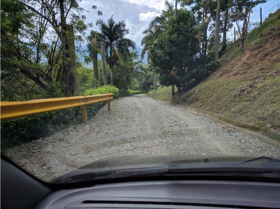 Lote en venta ubicado en La Siria, Ttiribí. - 2