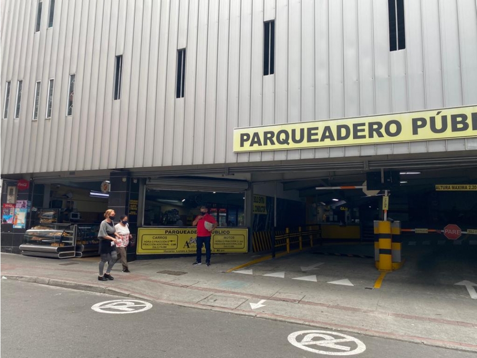 Edificio de parqueaderos con excelente ubicación — foto 6