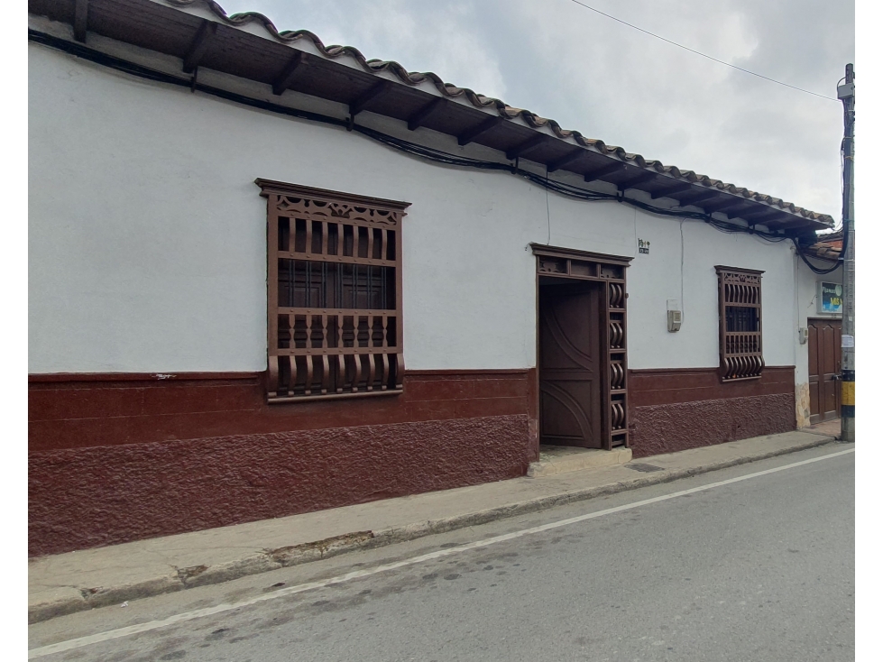 Casa-Lote a 2 cuadras del parque con potencial para desarrollo