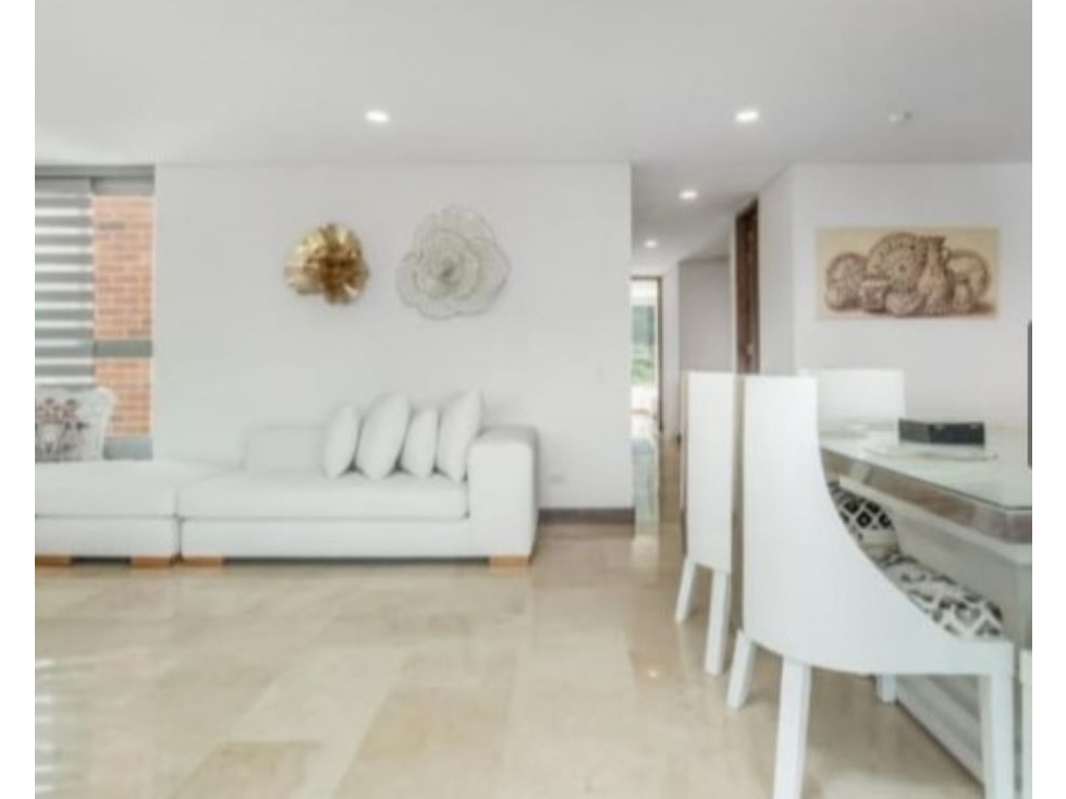 Apartamento en venta en El Poblado sector Loma de Los Parra — foto 2