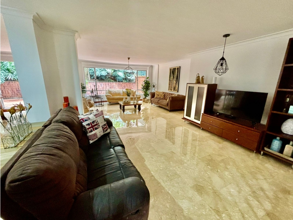 Casa de dos niveles en venta en El Poblado sector San Lucas — foto 2