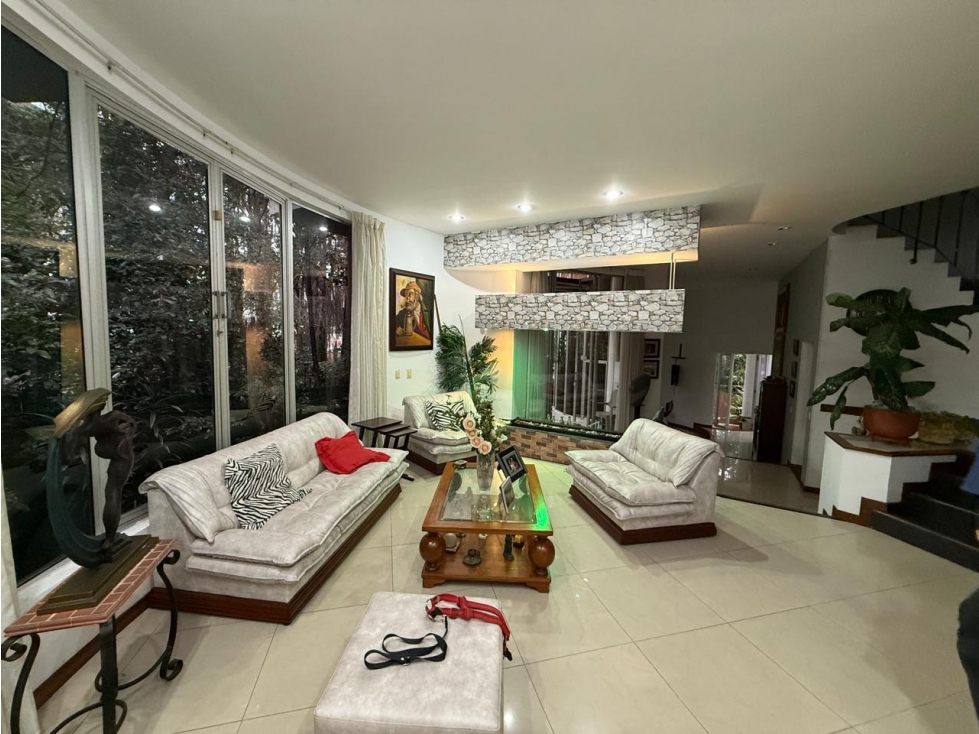 Casa de tres niveles en venta en Sabaneta, San José — foto 2