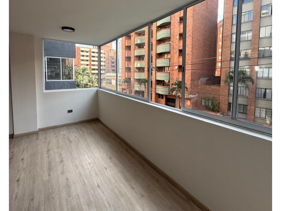 En venta, apartamento en Medellín, Laureles — foto 2