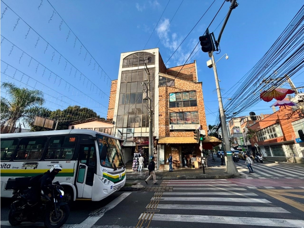 Edificio comercial en venta en Bello - 1