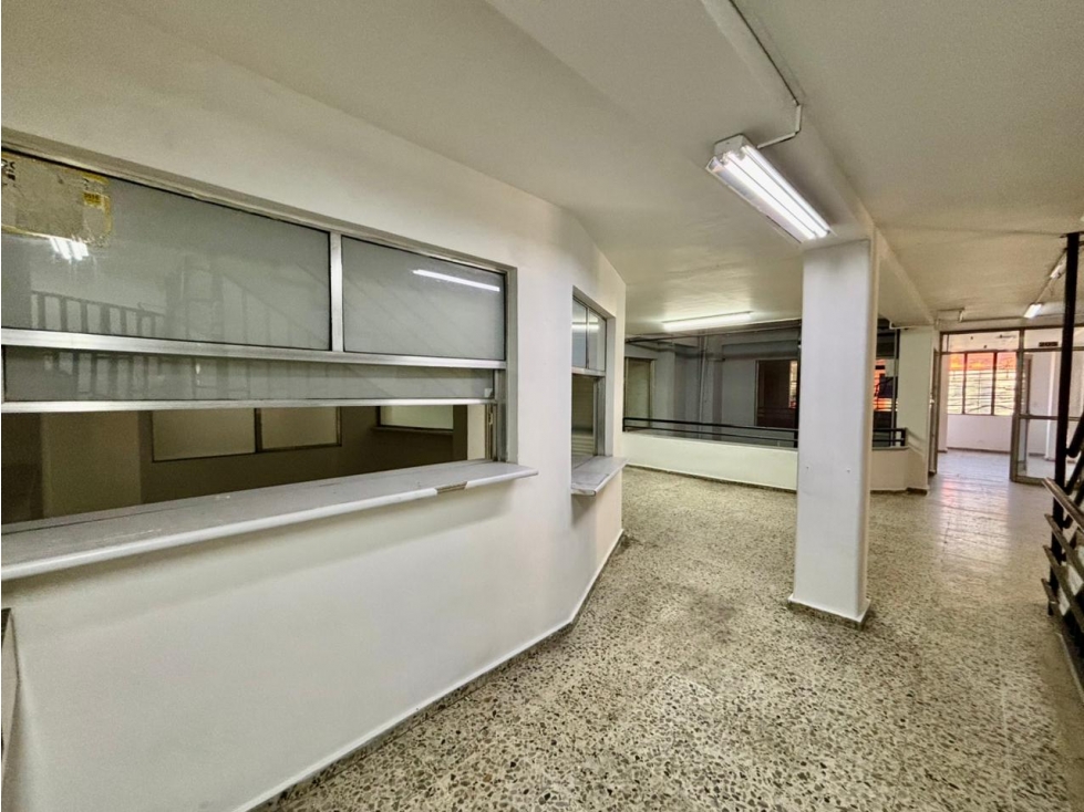 Edificio comercial en venta en Bello - 2