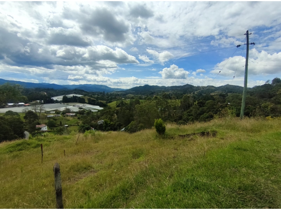 Lote con topografía mixta en venta en El Retiro Vereda Pantanillo