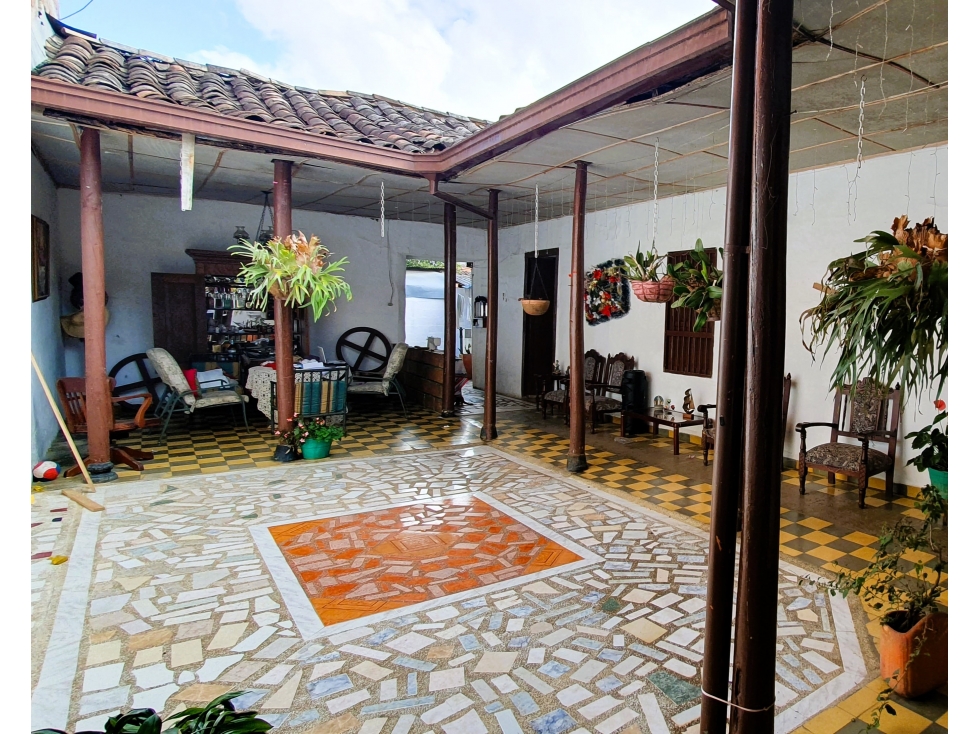 Casa-Lote a 2 cuadras del parque con potencial para desarrollo — foto 3
