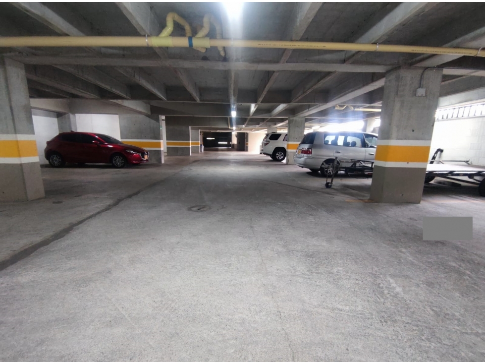 Parqueadero en edificio en venta en El Poblado - 4