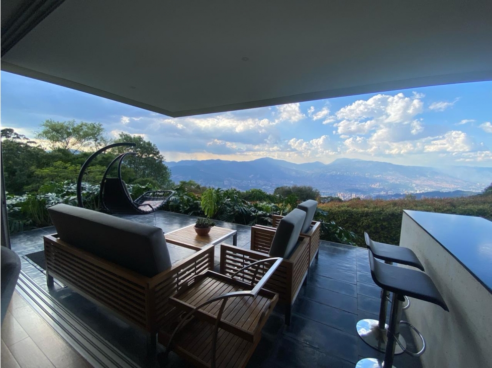 Casa rodeada de verde en El Poblado — foto 4