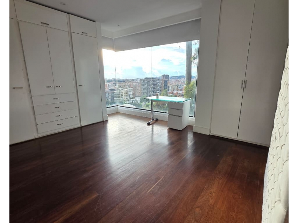 Casa de tres niveles en venta/arriendo en Usaquén, Bosque de Pinos — foto 4