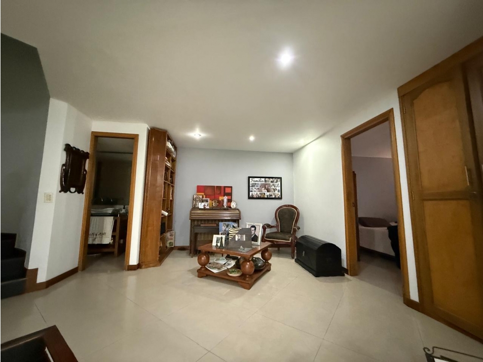 Casa de tres niveles en venta en Sabaneta, San José — foto 4