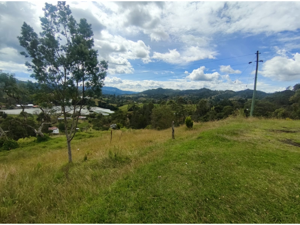 Lote con topografía mixta en venta en El Retiro Vereda Pantanillo