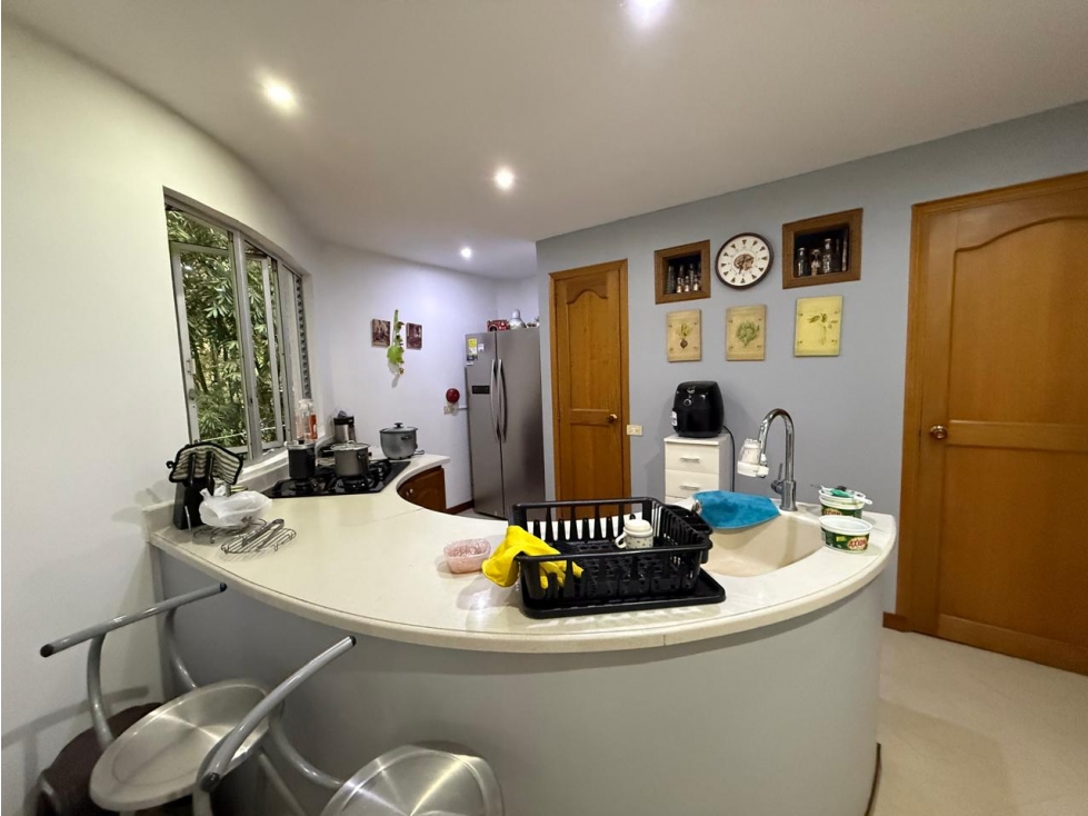 Casa de tres niveles en venta en Sabaneta, San José — foto 5
