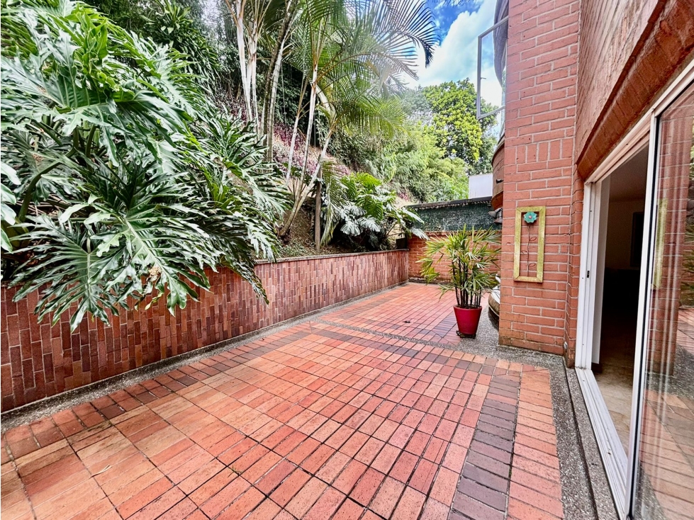 Casa de dos niveles en venta en El Poblado sector San Lucas — foto 6