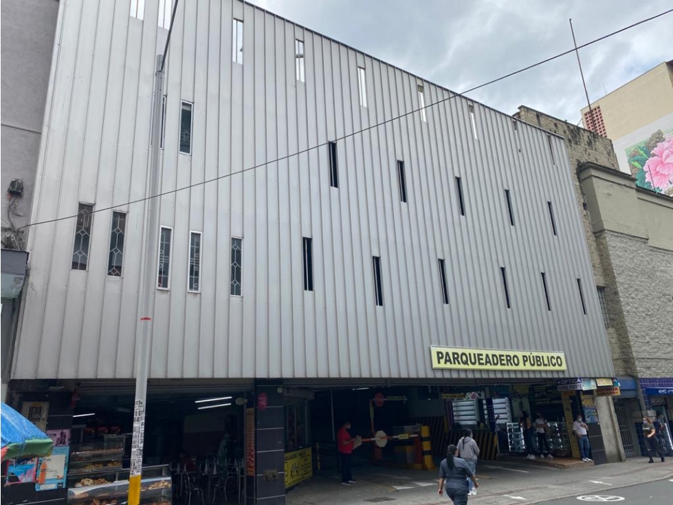 Edificio de parqueaderos con excelente ubicación — foto 3