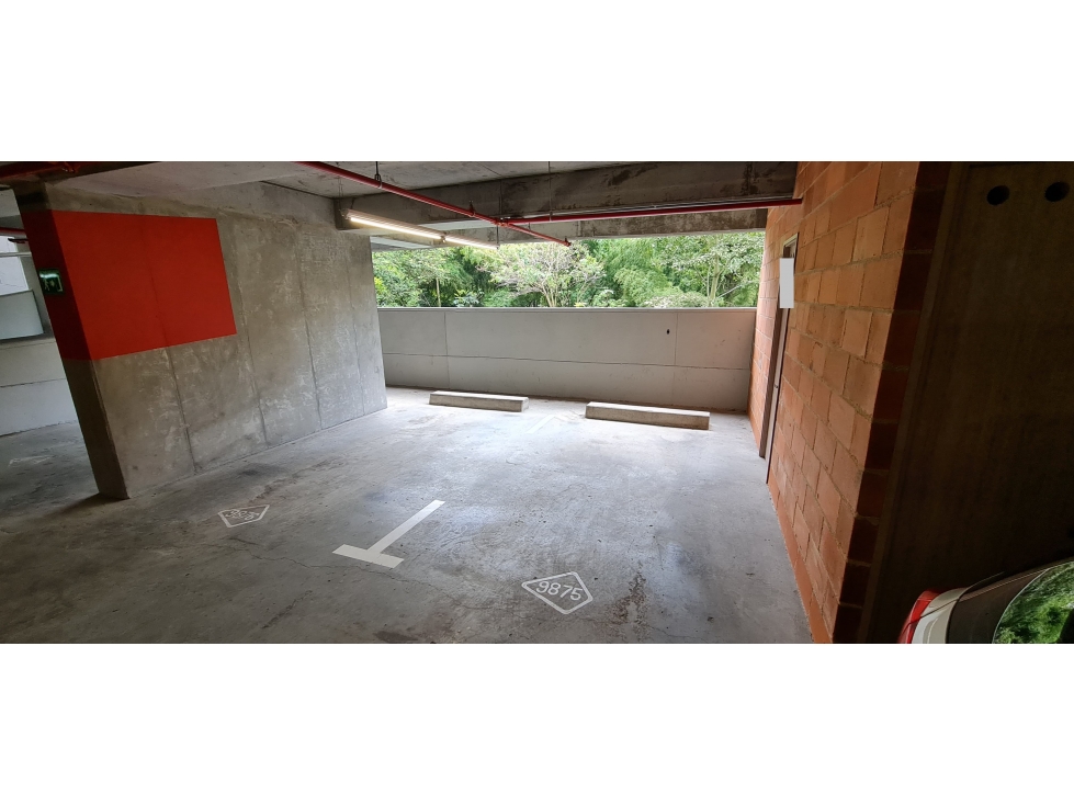 Parqueadero con cuarto útil en venta en Envigado - 3