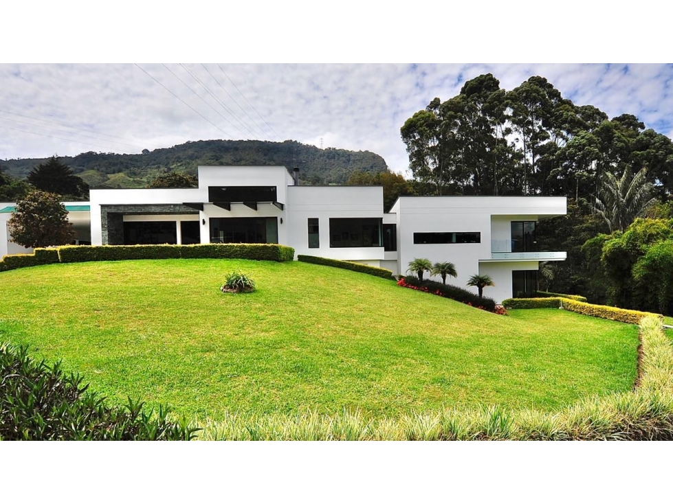 Casa Campestre moderna en Venta en La Ceja